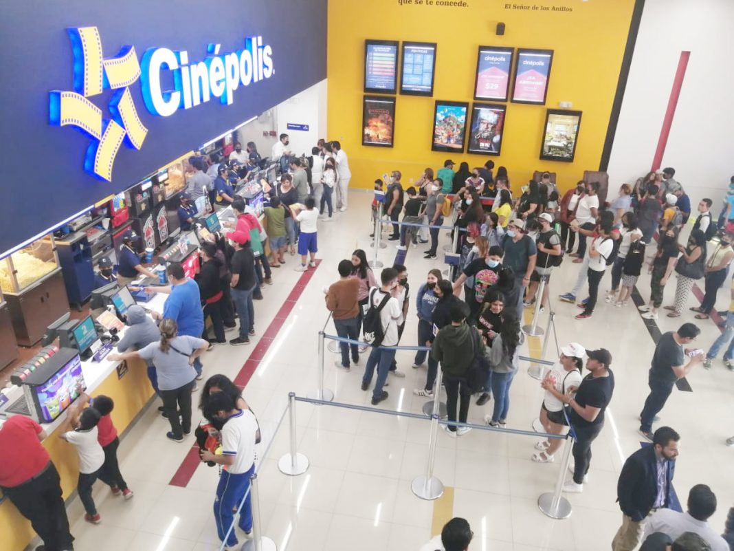 La empresa multinacional Cinépolis, inauguró un nuevo cine en la entidad, el cual cuenta con cinco salas, en Paso Limón, Tuxtla Gutiérrez, asimismo ofrece un formato con precios accesible, para todas las familias chiapanecas.