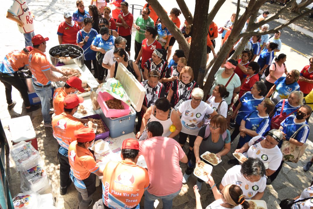• Se entregaron más de dos mil 100 tacos para cada uno de los participantes de este certamen en Caña Hueca.